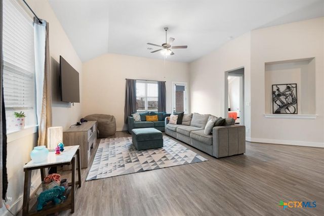 216 Emerald Garden Road, San Marcos, TX 78666