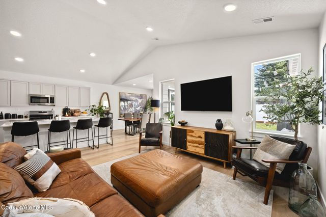 16037 N Hadley Loop, Rathdrum, ID 83858