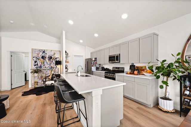 16037 N Hadley Loop, Rathdrum, ID 83858