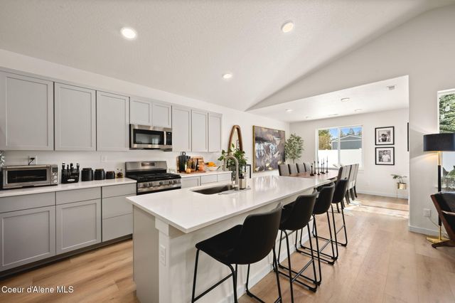 16037 N Hadley Loop, Rathdrum, ID 83858