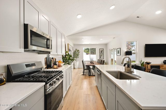 16037 N Hadley Loop, Rathdrum, ID 83858