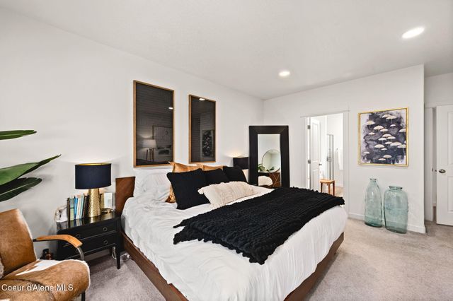 16037 N Hadley Loop, Rathdrum, ID 83858