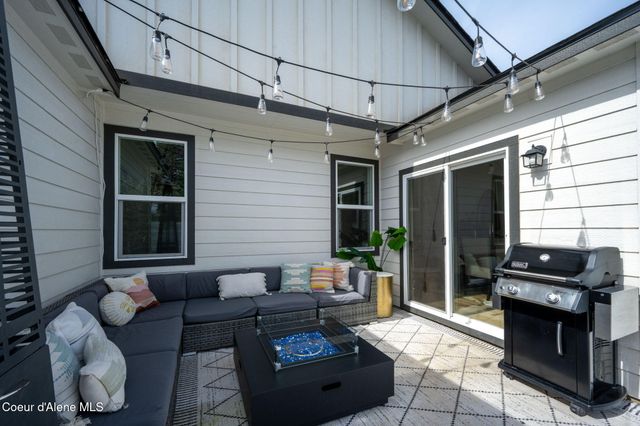 16037 N Hadley Loop, Rathdrum, ID 83858