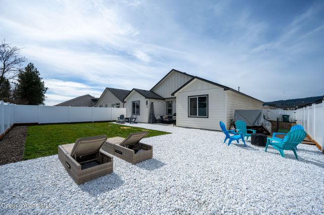 16037 N Hadley Loop, Rathdrum, ID 83858