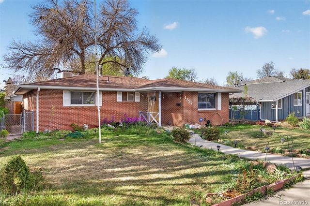 1337 Sharpe Place, Longmont, CO 80501