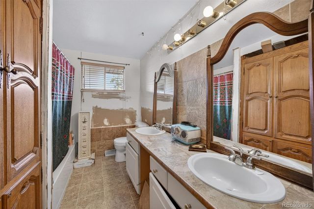 1337 Sharpe Place, Longmont, CO 80501