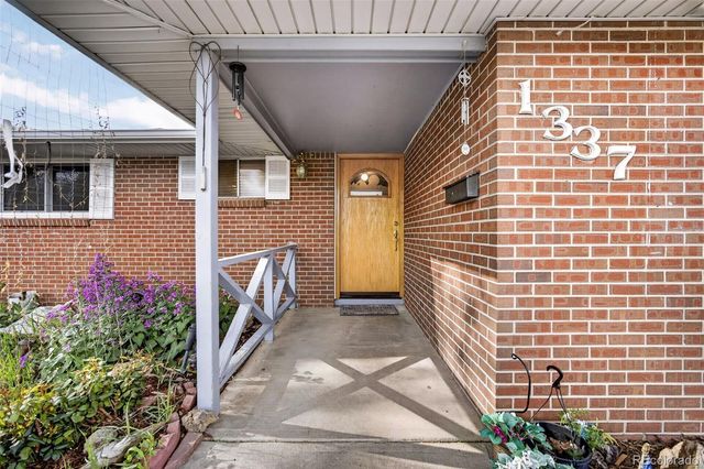 1337 Sharpe Place, Longmont, CO 80501