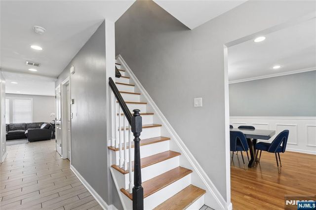 135 Rector Court, Bergenfield, NJ 07621