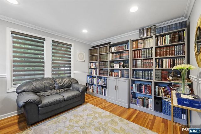 135 Rector Court, Bergenfield, NJ 07621