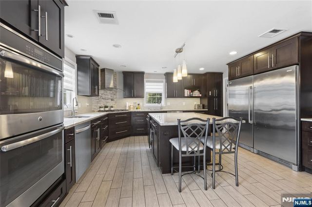 135 Rector Court, Bergenfield, NJ 07621