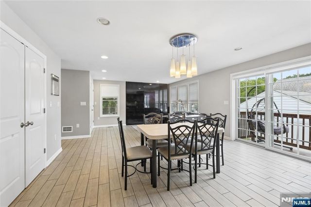 135 Rector Court, Bergenfield, NJ 07621