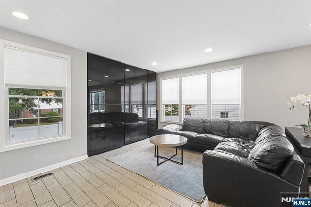 135 Rector Court, Bergenfield, NJ 07621