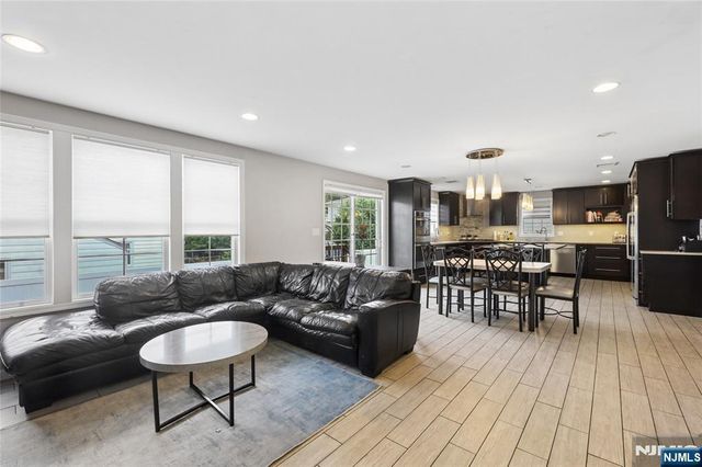 135 Rector Court, Bergenfield, NJ 07621