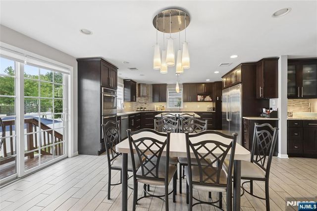 135 Rector Court, Bergenfield, NJ 07621