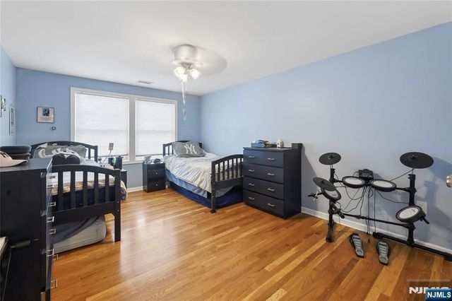 135 Rector Court, Bergenfield, NJ 07621
