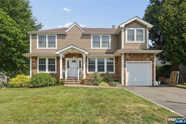 135 Rector Court, Bergenfield, NJ 07621