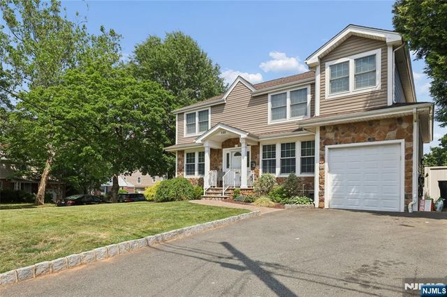 135 Rector Court, Bergenfield, NJ 07621