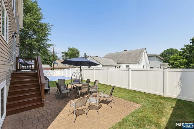 135 Rector Court, Bergenfield, NJ 07621