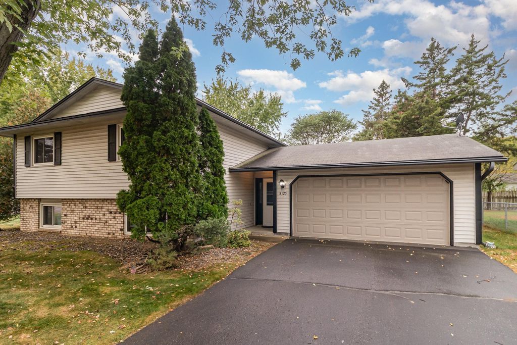 8125 James Avenue N, Brooklyn Park, MN 55444