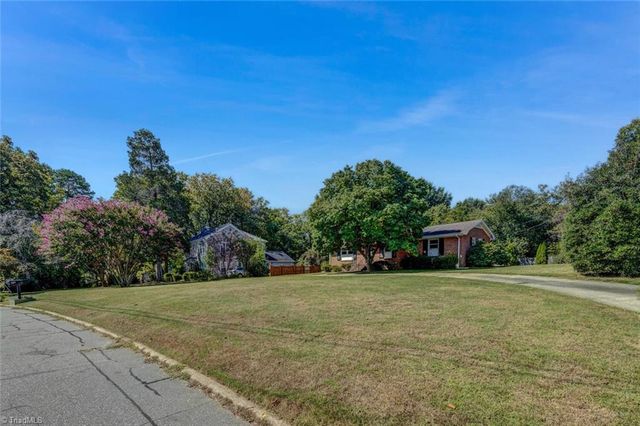 1613 Courtland Avenue, Reidsville, NC 27320