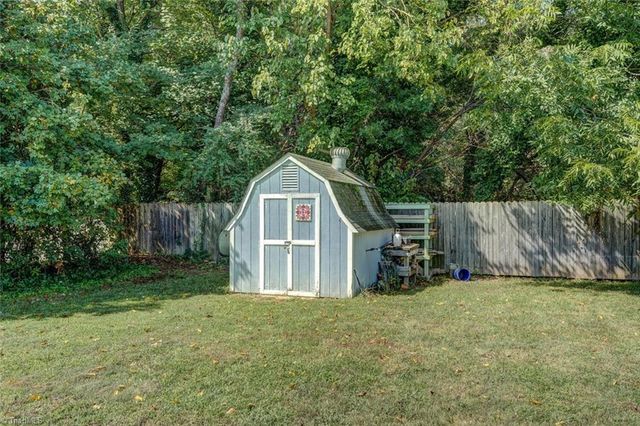 1613 Courtland Avenue, Reidsville, NC 27320