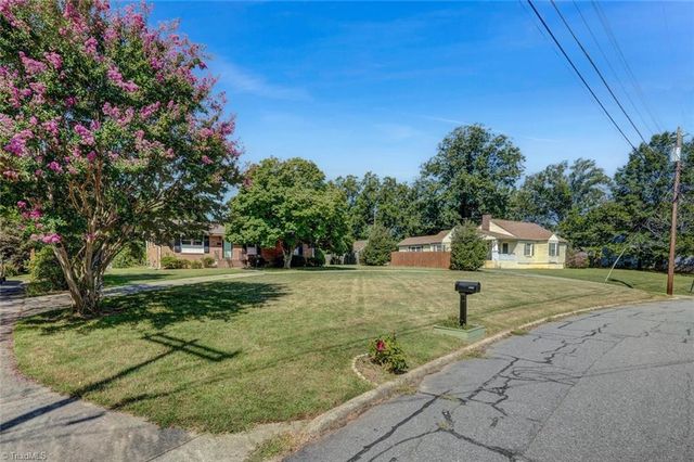1613 Courtland Avenue, Reidsville, NC 27320