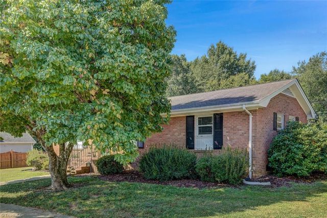 1613 Courtland Avenue, Reidsville, NC 27320