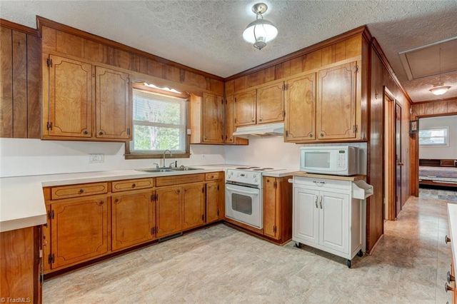 1613 Courtland Avenue, Reidsville, NC 27320
