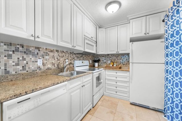 6451 ELMWOOD AVENUE H, Sarasota, FL 34231