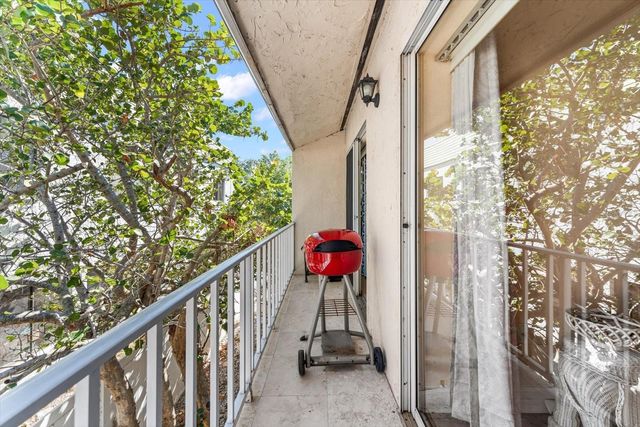 6451 ELMWOOD AVENUE H, Sarasota, FL 34231