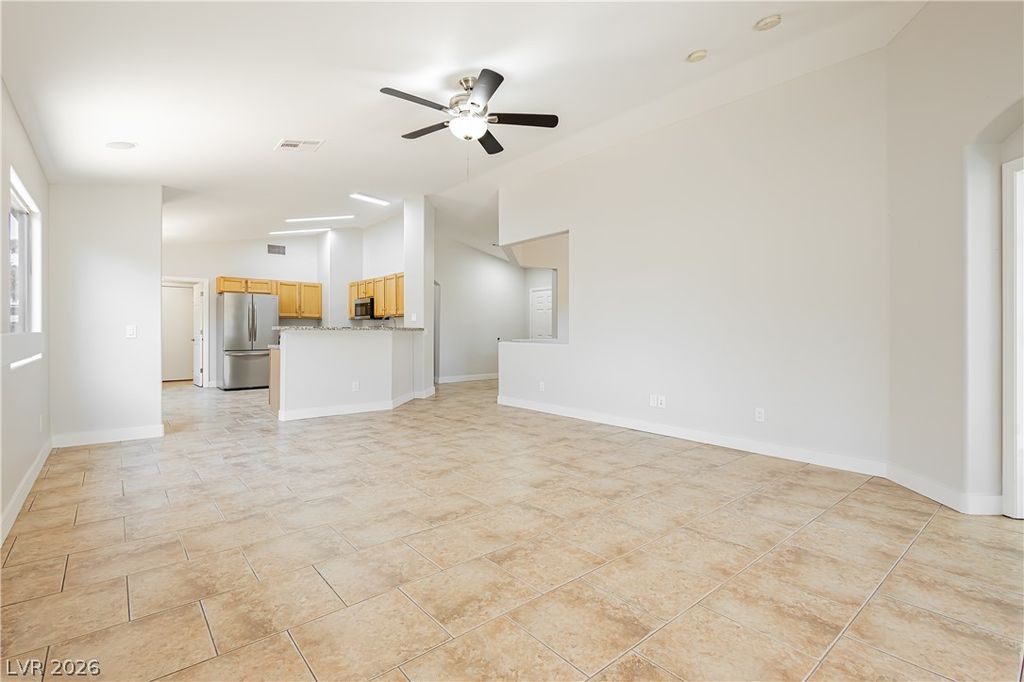 5657 Harbour Pointe Avenue, Las Vegas, NV 89122 — photo 4