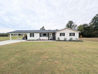14 Simmons Cir, Fayetteville, TN 37334