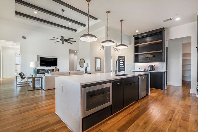 430 Whispering Way, Red Oak, TX 75154