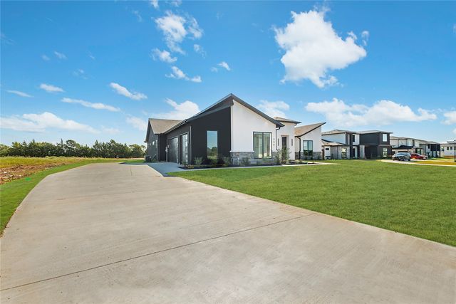 430 Whispering Way, Red Oak, TX 75154