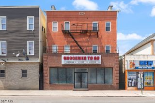 178 3Rd St, Elizabeth City, NJ 07206
