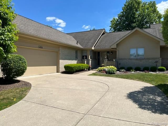 4514 Ravenwood Drive, Grand Blanc, MI 48439