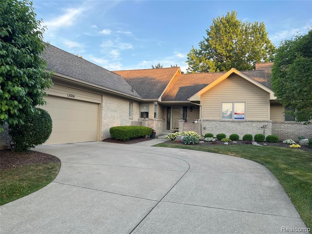 4514 Ravenwood Drive, Grand Blanc, MI 48439