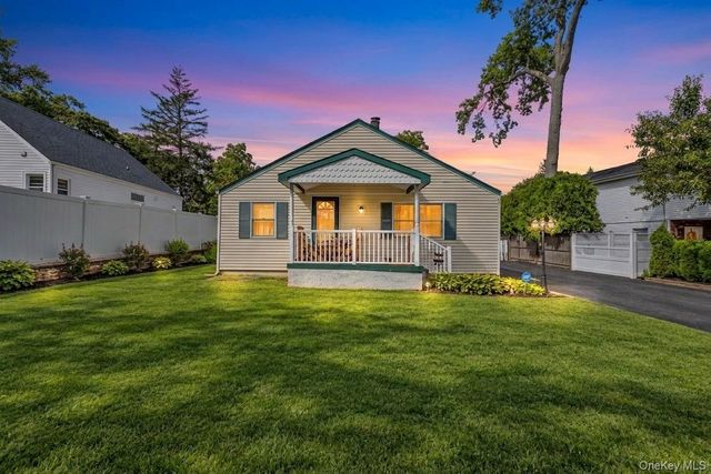 11 Oak Street, Nesconset, NY 11767