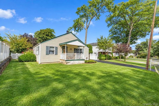 11 Oak Street, Nesconset, NY 11767