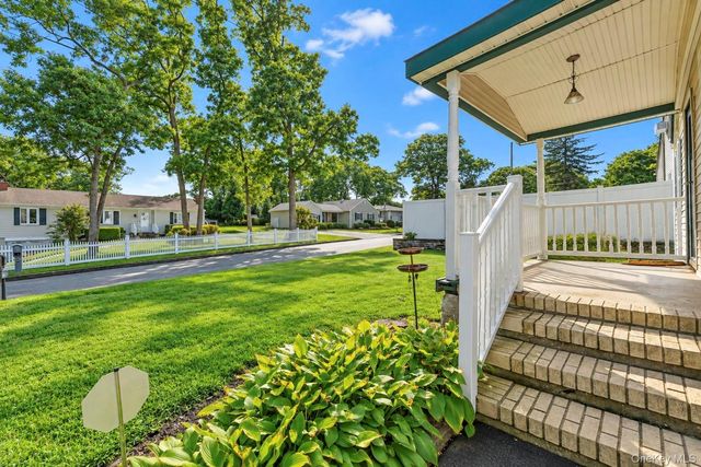 11 Oak Street, Nesconset, NY 11767