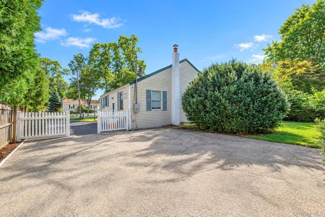 11 Oak Street, Nesconset, NY 11767