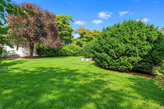 11 Oak Street, Nesconset, NY 11767