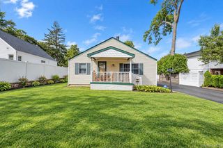 11 Oak Street, Nesconset, NY 11767