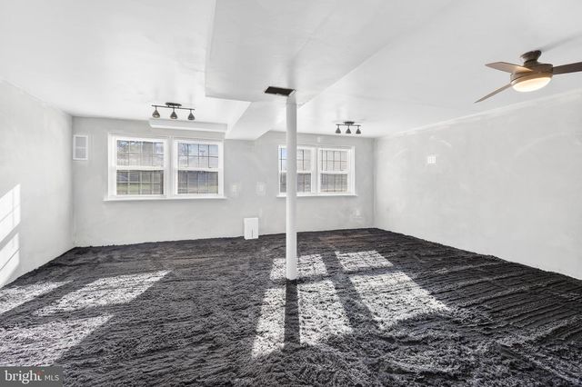 1921 SAINT REGIS LN, Lancaster, PA 17603