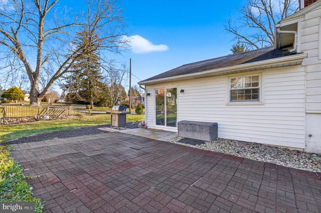 1921 SAINT REGIS LN, Lancaster, PA 17603