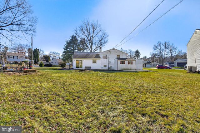 1921 SAINT REGIS LN, Lancaster, PA 17603