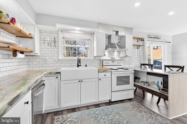 1921 SAINT REGIS LN, Lancaster, PA 17603