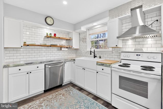 1921 SAINT REGIS LN, Lancaster, PA 17603