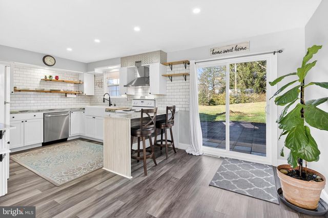 1921 SAINT REGIS LN, Lancaster, PA 17603