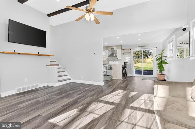 1921 SAINT REGIS LN, Lancaster, PA 17603